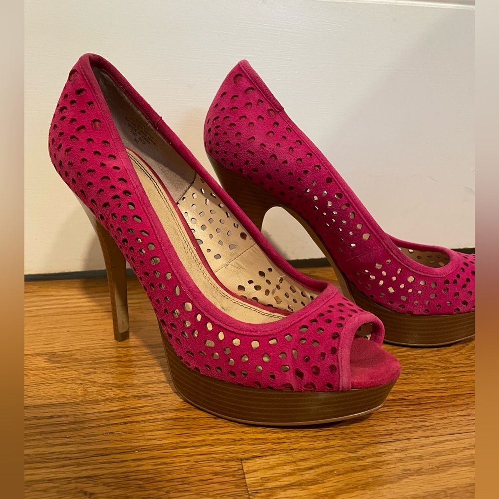 Enzo Angiolini hot pink heels, size 8